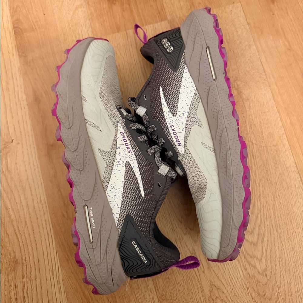 Brooks Cascadia 17 women's running shoes